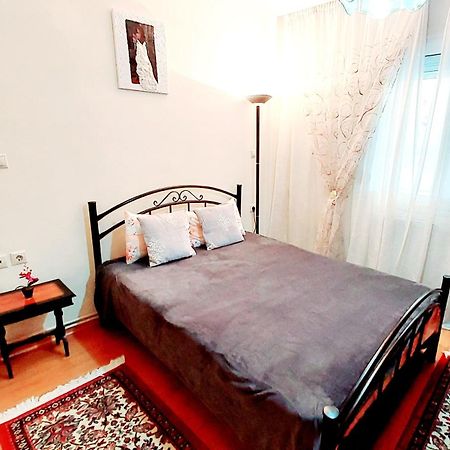 "Home Sweet Home" 3 Bedrooms Big House 110M Free Indoor Parking! เทสซาโลนิกิ ภายนอก รูปภาพ