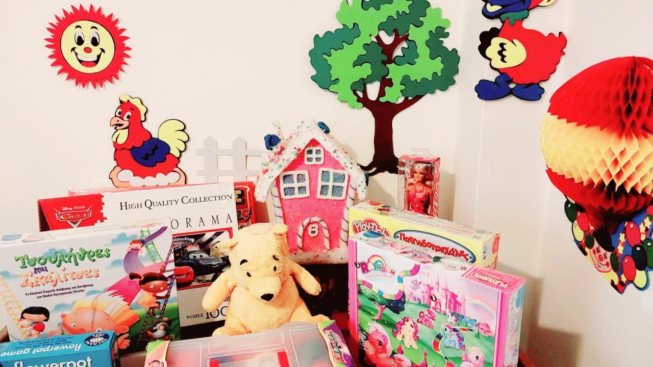 "Home Sweet Home" 3 Bedrooms Big House 110M Free Indoor Parking! เทสซาโลนิกิ ภายนอก รูปภาพ
