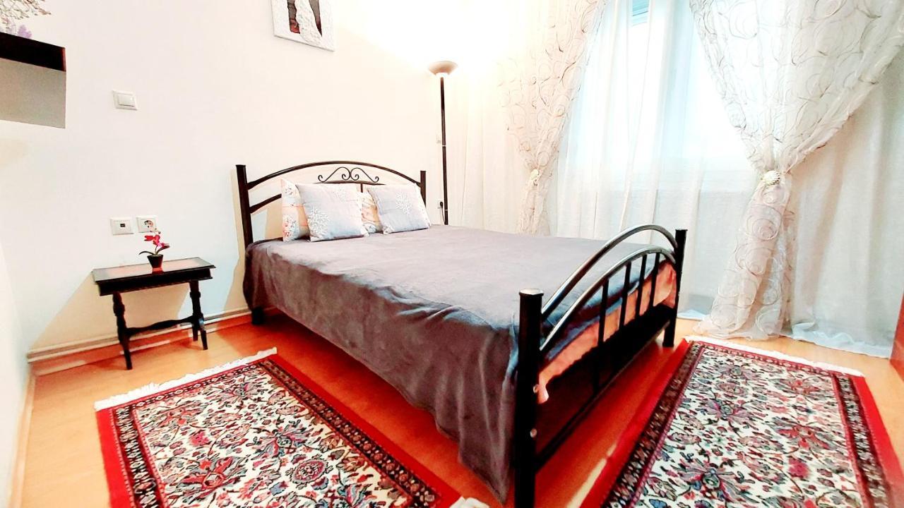 "Home Sweet Home" 3 Bedrooms Big House 110M Free Indoor Parking! เทสซาโลนิกิ ภายนอก รูปภาพ