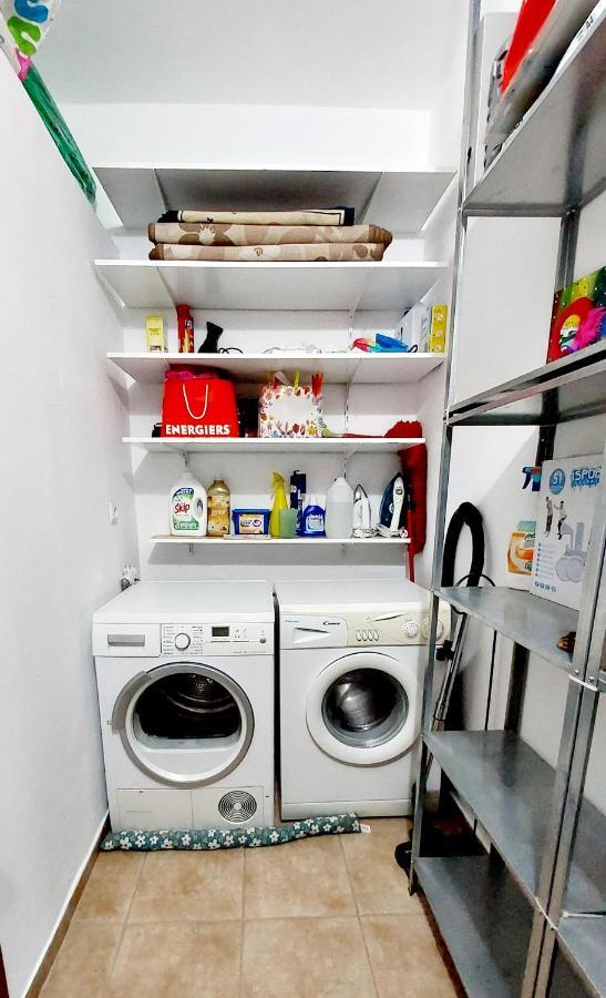 "Home Sweet Home" 3 Bedrooms Big House 110M Free Indoor Parking! เทสซาโลนิกิ ภายนอก รูปภาพ