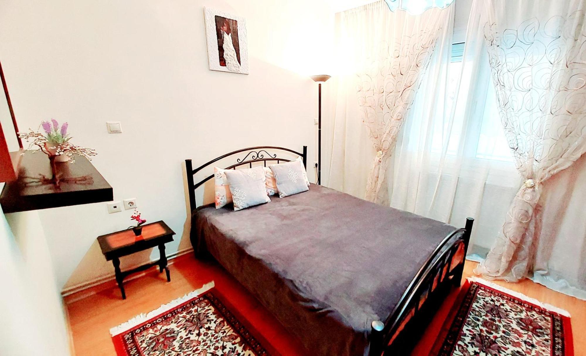 "Home Sweet Home" 3 Bedrooms Big House 110M Free Indoor Parking! เทสซาโลนิกิ ภายนอก รูปภาพ