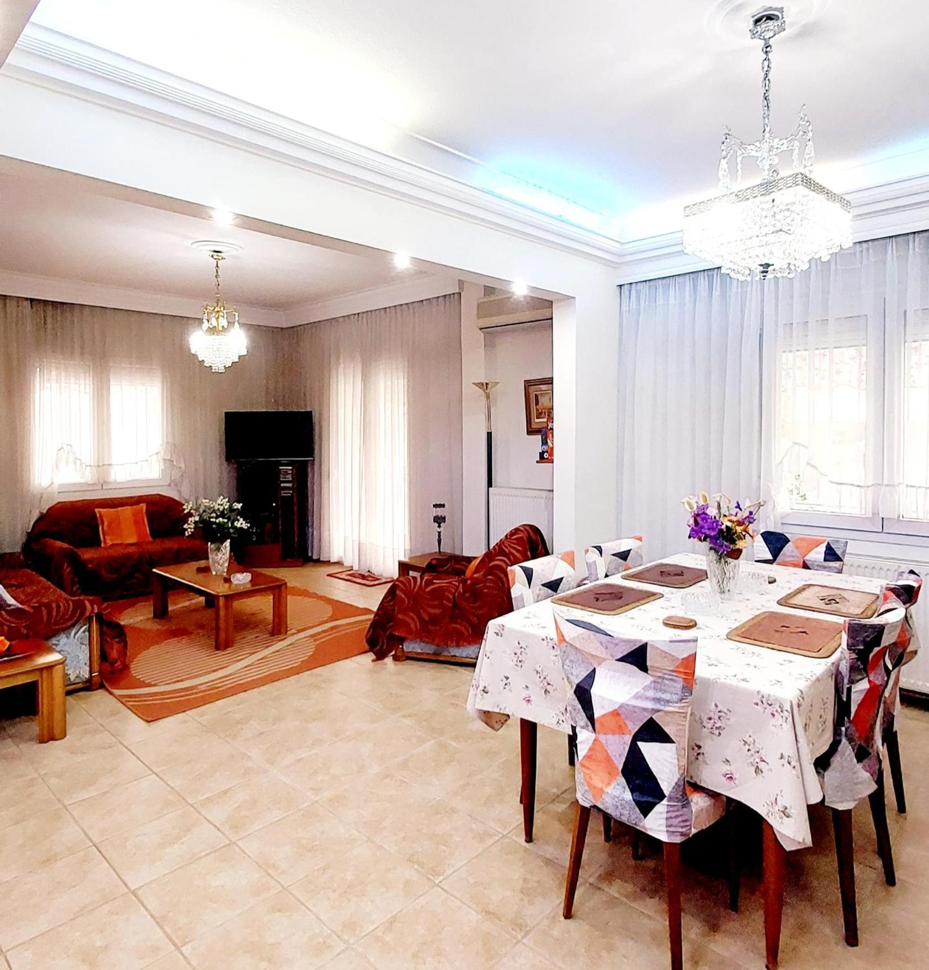 "Home Sweet Home" 3 Bedrooms Big House 110M Free Indoor Parking! เทสซาโลนิกิ ภายนอก รูปภาพ